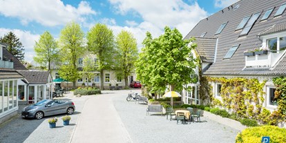 Allergiker-Hotels - Deutschland - Hofansicht mit Blick aufs Haupthaus - HofHotel Krähenberg