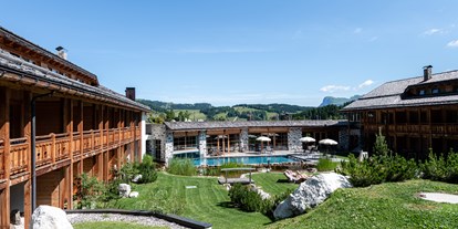 Allergiker-Hotels - Parkplatz - Sommer - Tirler Dolomites Living Hotel 