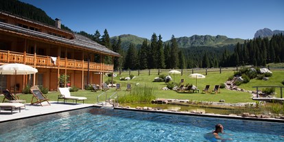 Allergiker-Hotels - berücksichtigte Nahrungsmittelunverträglichkeiten beim Essen: Laktoseintoleranz - Pool Sommer - Tirler Dolomites Living Hotel 