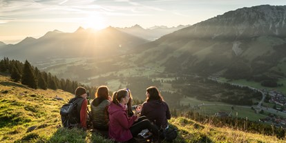 Allergiker-Hotels - berücksichtigte Nahrungsmittelunverträglichkeiten beim Essen: Laktoseintoleranz - Wanderung auf den Berg Ornach - Panoramahotel Oberjoch